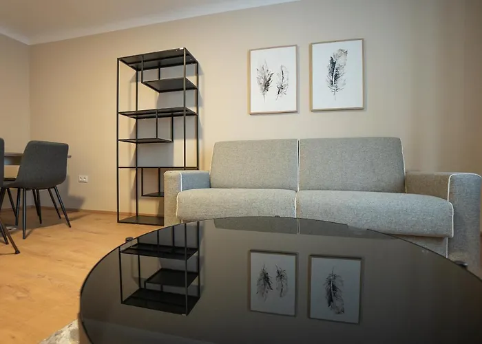 Appartamento A 2-bedroom With A King-size Bed And A Balcony Is Located Just A 15-minute Walk From Stephansplatz.