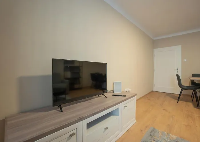 Appartamento A 2-bedroom With A King-size Bed And A Balcony Is Located Just A 15-minute Walk From Stephansplatz.