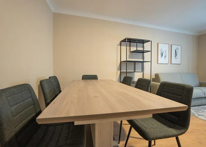 Appartamento A 2-bedroom With A King-size Bed And A Balcony Is Located Just A 15-minute Walk From Stephansplatz. Vienna