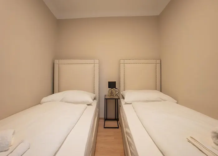 A 2-bedroom With A King-size Bed And A Balcony Is Located Just A 15-minute Walk From Stephansplatz.