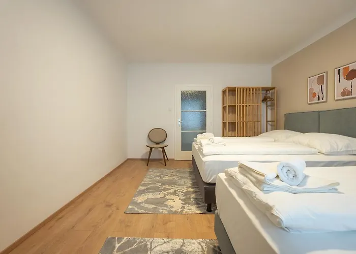 Appartamento A 2-bedroom With A King-size Bed And A Balcony Is Located Just A 15-minute Walk From Stephansplatz.