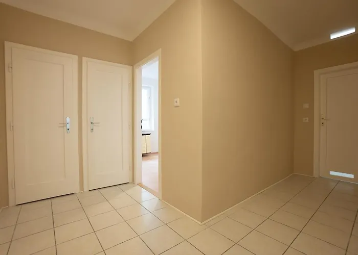 A 2-bedroom With A King-size Bed And A Balcony Is Located Just A 15-minute Walk From Stephansplatz. * Vienna