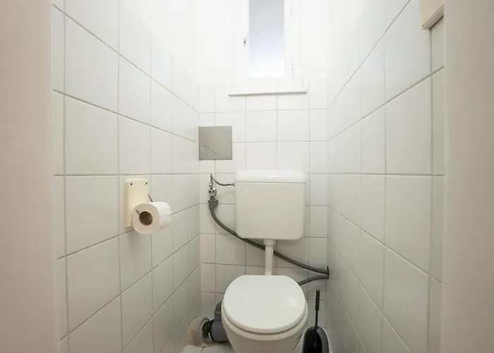A 2-bedroom With A King-size Bed And A Balcony Is Located Just A 15-minute Walk From Stephansplatz. * Vienna