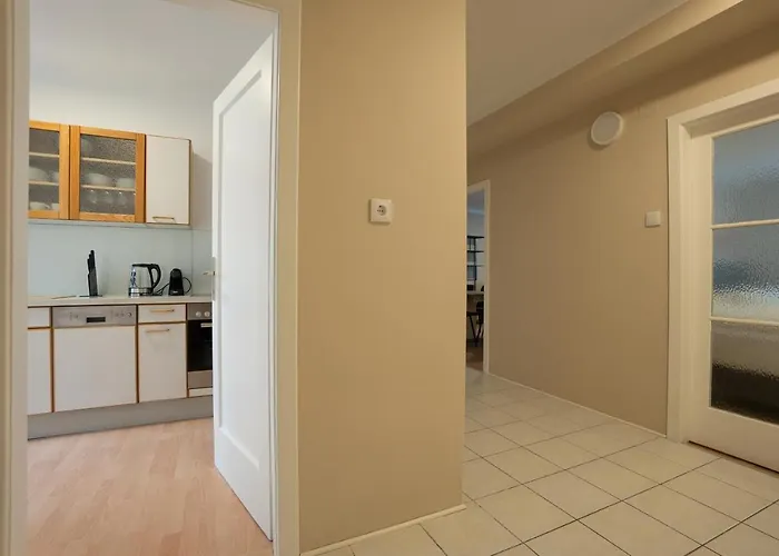 A 2-bedroom With A King-size Bed And A Balcony Is Located Just A 15-minute Walk From Stephansplatz. Appartamento *