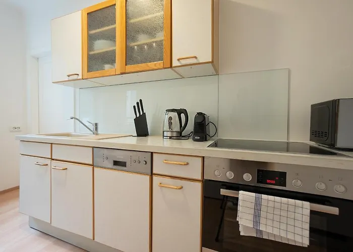 A 2-bedroom With A King-size Bed And A Balcony Is Located Just A 15-minute Walk From Stephansplatz. * Vienna