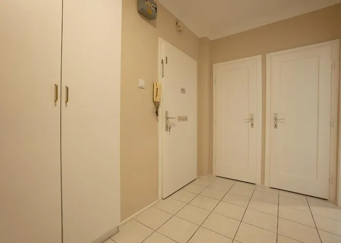 Appartamento A 2-bedroom With A King-size Bed And A Balcony Is Located Just A 15-minute Walk From Stephansplatz. Vienna
